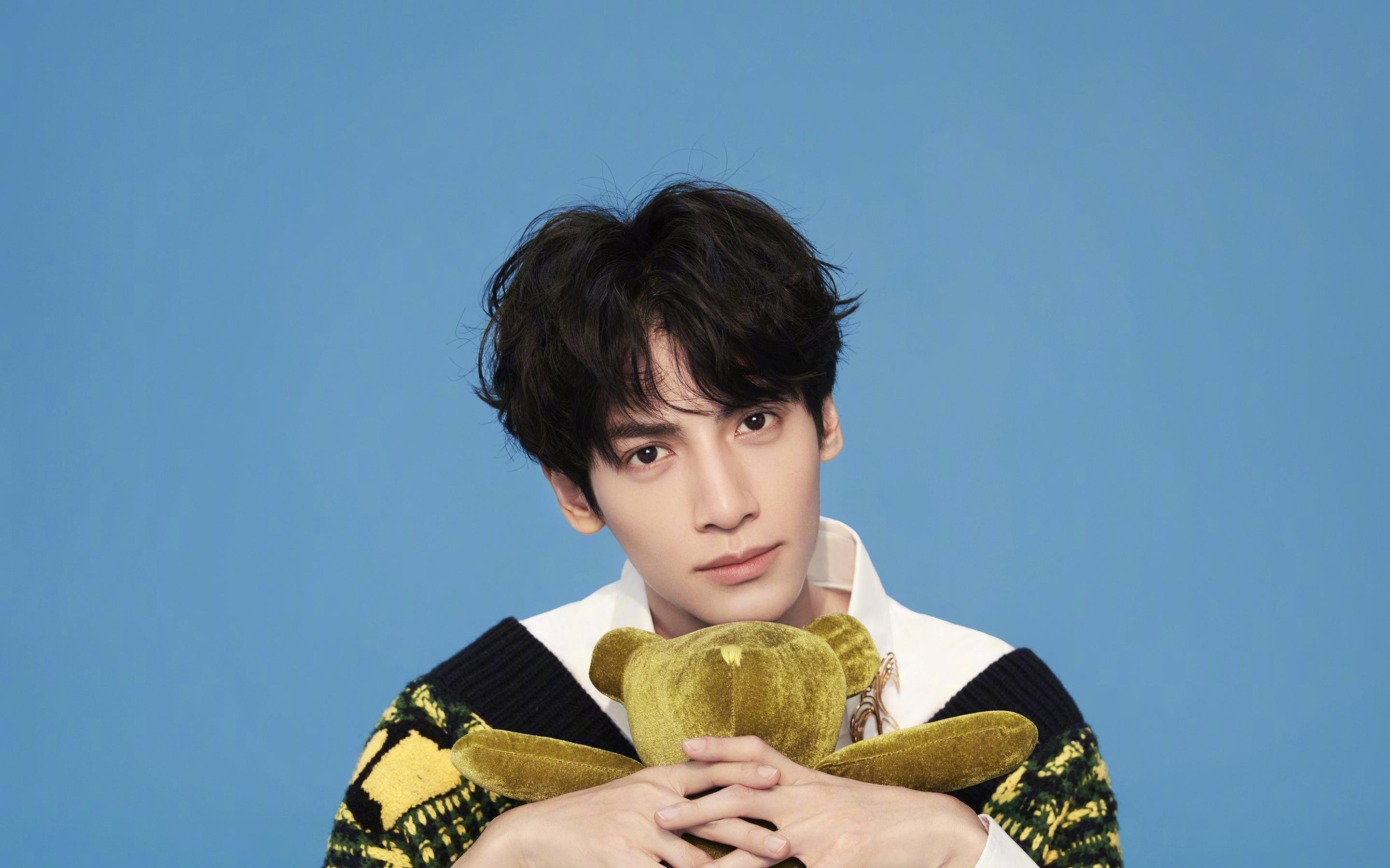 法国马术队在巴黎奥运会上勇夺团体三项赛银牌,展现强大实力。