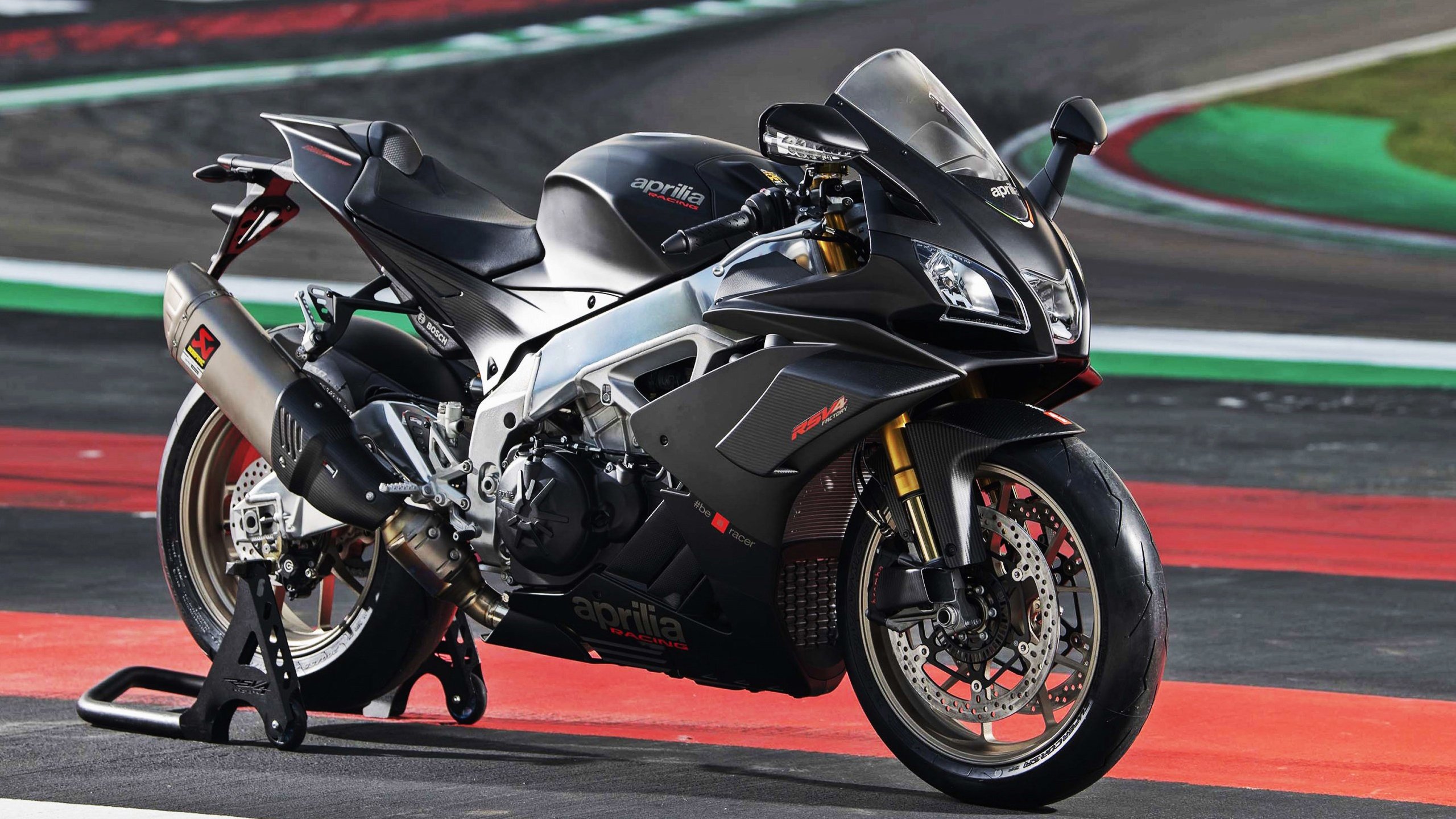 乐鱼电竞在线平台-女足比赛球队士气高昂，备战如火如荼，女足小组出局