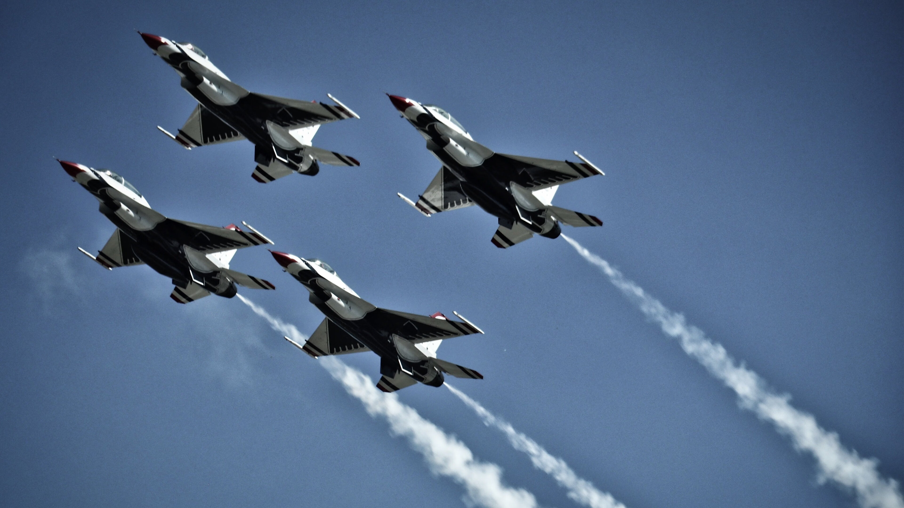 下载乐鱼体育APP-国家队提升防守对位意识降低对手得分效率，防守队员面对对手,双脚以正常的跨立姿势着地