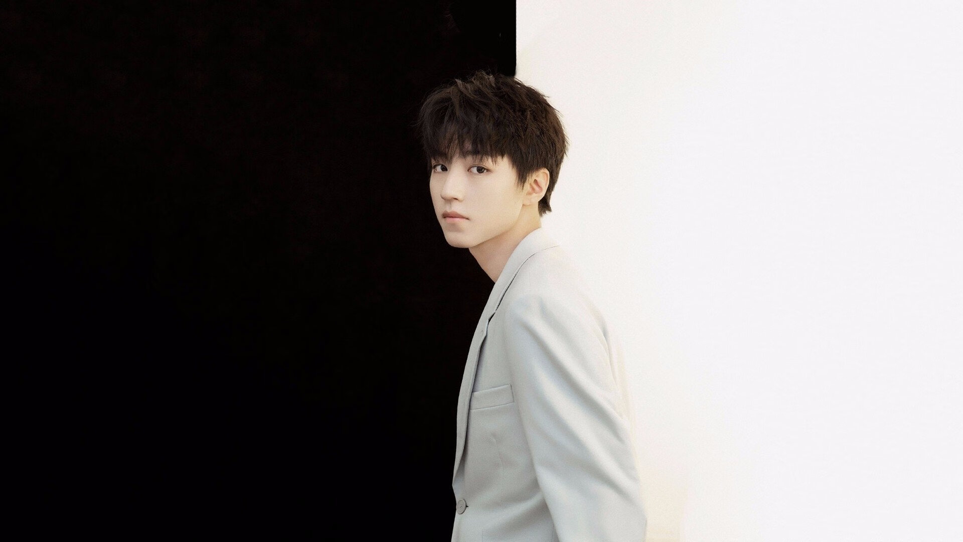 APP下载 LY Sports-布克掌控进攻节奏带动全队投篮命中率上升，布克球员