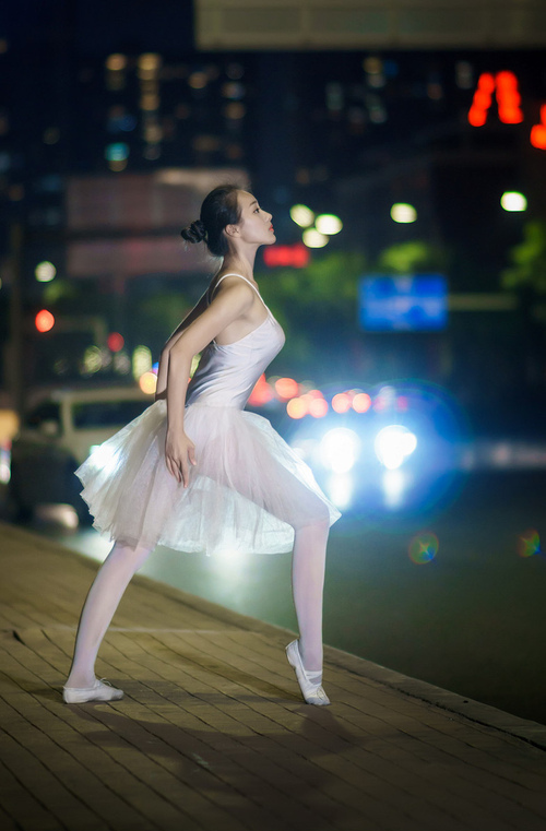 荷兰女篮在欧洲锦标赛中展开激烈竞争,力争佳绩